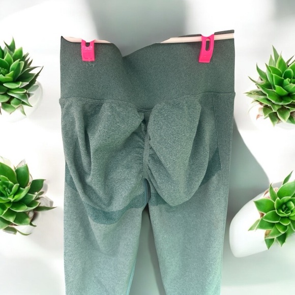 Green Leggings with Streamlined Fit and Smooth Finish - Picture 2 of 2